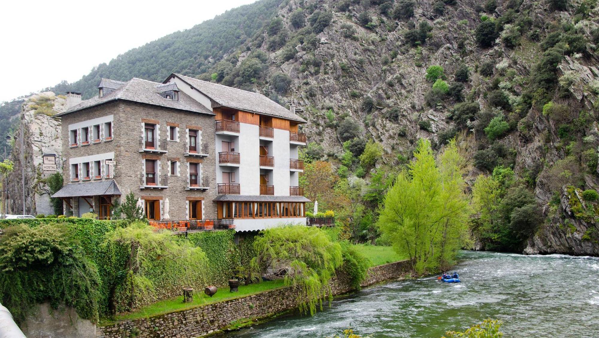 Hostal Noguera Hotel Llavorsi Exterior photo